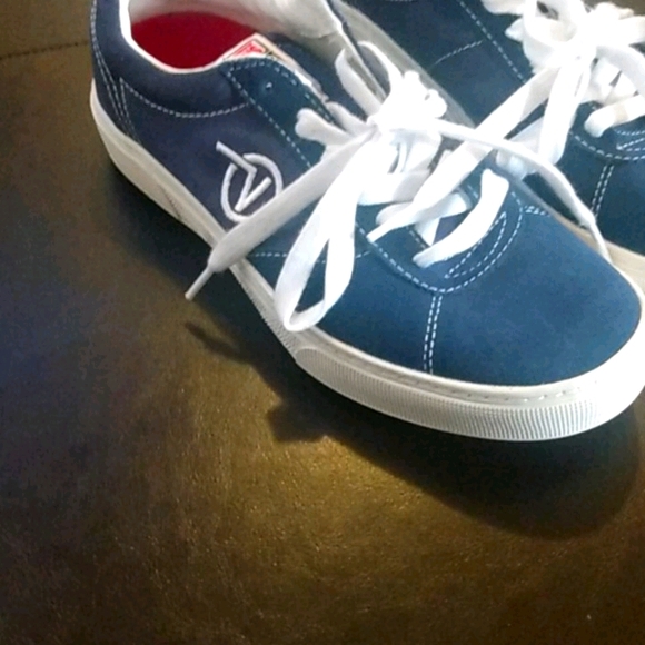 UNISEX VANS SNEAKERS - Picture 2 of 6